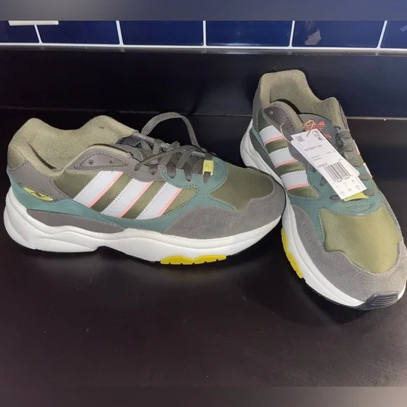 adidas Originals Retropy F90 Casual Sneakers - Picture 2 of 5